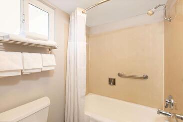 هتل Days Inn By Wyndham Ukiah