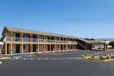 هتل Days Inn By Wyndham Ukiah