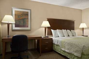 هتل Days Inn & Suites By Wyndham Gunnison