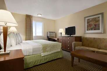 هتل Days Inn & Suites By Wyndham Gunnison