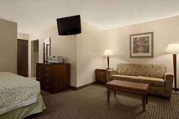 هتل Days Inn & Suites By Wyndham Gunnison