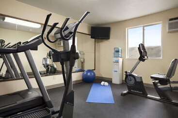 هتل Days Inn & Suites By Wyndham Gunnison