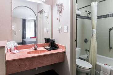 هتل Econo Lodge
