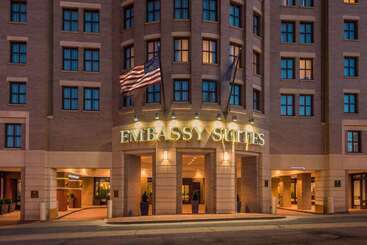 هتل Embassy Suites By Hilton Alexandria Old Town