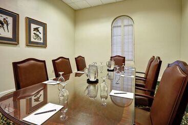 هتل Embassy Suites By Hilton Charleston Historic District