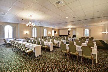 هتل Embassy Suites By Hilton Charleston Historic District