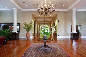 هتل Embassy Suites By Hilton Charleston Historic District