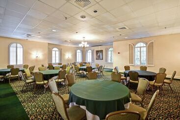 هتل Embassy Suites By Hilton Charleston Historic District