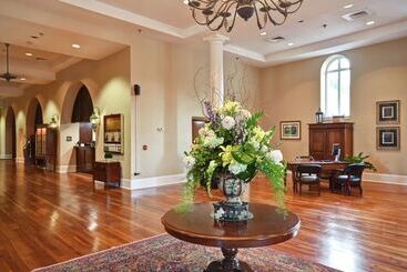 هتل Embassy Suites By Hilton Charleston Historic District