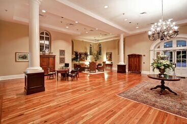 هتل Embassy Suites By Hilton Charleston Historic District