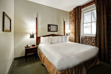 هتل Embassy Suites By Hilton Charleston Historic District