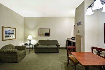 هتل Embassy Suites By Hilton Charleston Historic District