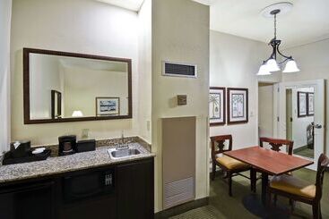 هتل Embassy Suites By Hilton Charleston Historic District
