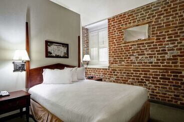 هتل Embassy Suites By Hilton Charleston Historic District