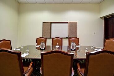 هتل Embassy Suites By Hilton Charleston Historic District
