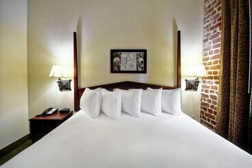 هتل Embassy Suites By Hilton Charleston Historic District