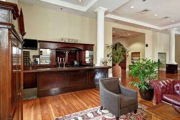 هتل Embassy Suites By Hilton Charleston Historic District