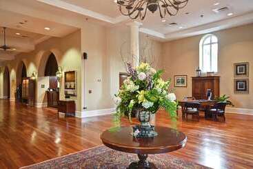 هتل Embassy Suites By Hilton Charleston Historic District