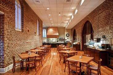 هتل Embassy Suites By Hilton Charleston Historic District