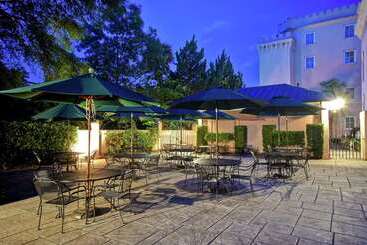 هتل Embassy Suites By Hilton Charleston Historic District