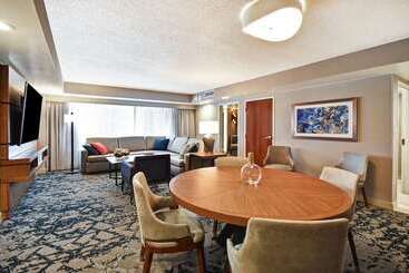 هتل Embassy Suites By Hilton Omaha Downtown Old Market