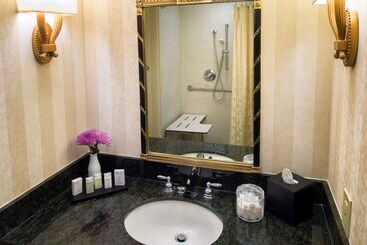 هتل Embassy Suites By Hilton Portland Downtown