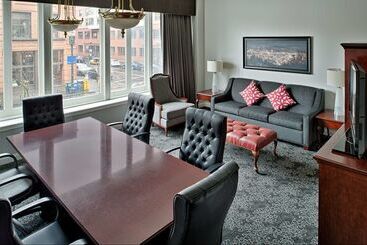 هتل Embassy Suites By Hilton Portland Downtown