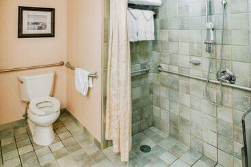 هتل Embassy Suites By Hilton Portland Downtown