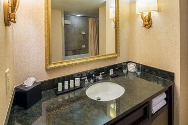 هتل Embassy Suites By Hilton Portland Downtown