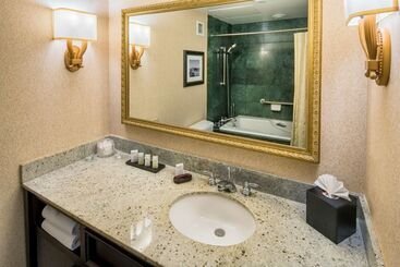 هتل Embassy Suites By Hilton Portland Downtown