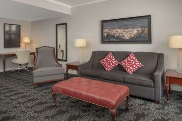 هتل Embassy Suites By Hilton Portland Downtown