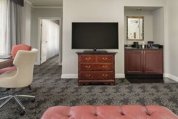 هتل Embassy Suites By Hilton Portland Downtown