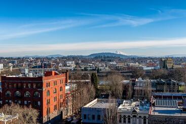 هتل Embassy Suites By Hilton Portland Downtown