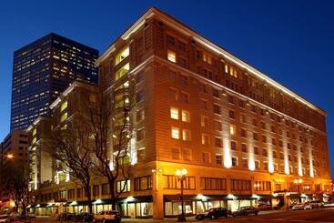 هتل Embassy Suites By Hilton Portland Downtown