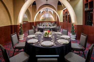 هتل Embassy Suites By Hilton Portland Downtown