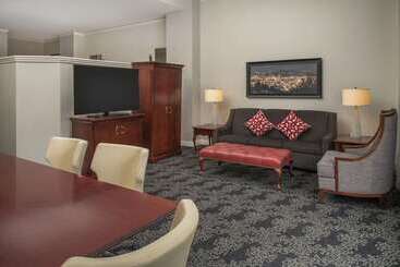 هتل Embassy Suites By Hilton Portland Downtown