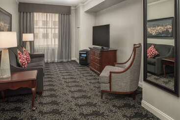 هتل Embassy Suites By Hilton Portland Downtown