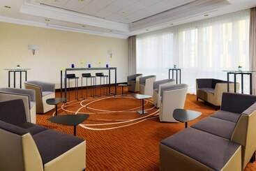 Отель Leipzig Marriott