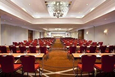 Отель Leipzig Marriott