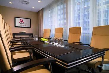 Отель Leipzig Marriott