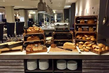 Отель Leipzig Marriott