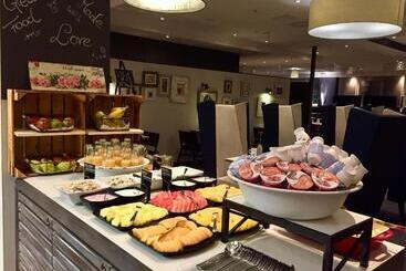 Отель Leipzig Marriott