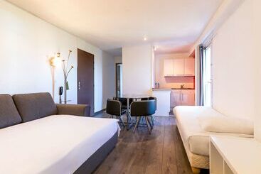هتل Hôtel Dijon Sud Longvic