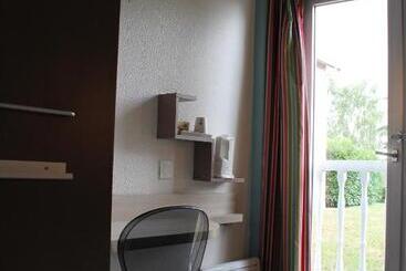 هتل Hôtel Dijon Sud Longvic