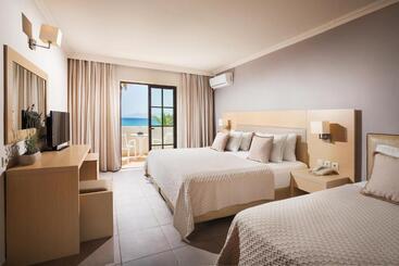 هتل Porto Bello Beach
