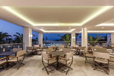 هتل Porto Bello Beach