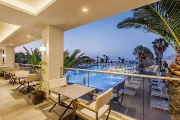 هتل Porto Bello Beach