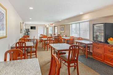هتل Quality Inn & Suites Oceanside Near Camp Pendleton