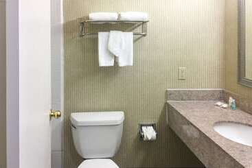 هتل Quality Inn & Suites Oceanside Near Camp Pendleton