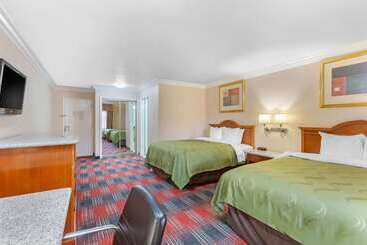 هتل Quality Inn & Suites Oceanside Near Camp Pendleton